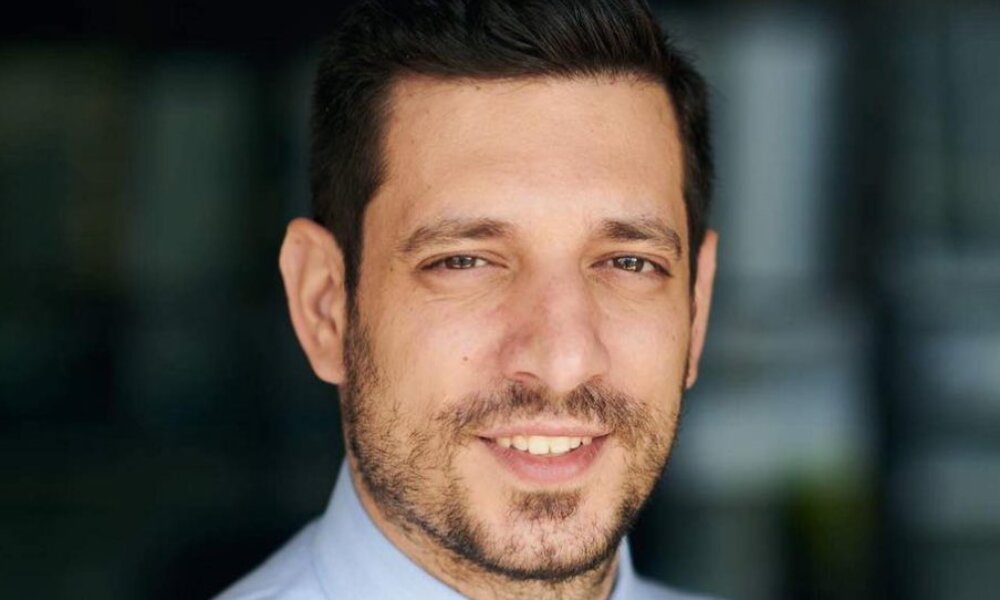 Ο Αναπληρωτής Υπουργός Μεταφορών Κωνσταντίνος Κυρανάκης περνά δύσκολες ώρες καθώς «έφυγε» από τη ζωή η μητέρα του.