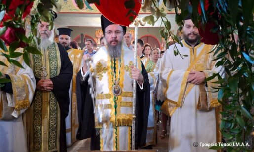 Ο Μητροπολίτης Δαμασκηνός στάθηκε στο Μυστήριο της Θείας Ευχαριστίας το οποίο όπως τόνισε «αποτελεί τη μοναδική οδό ενώσεώς μας με τον Σωτήρα Χριστό».