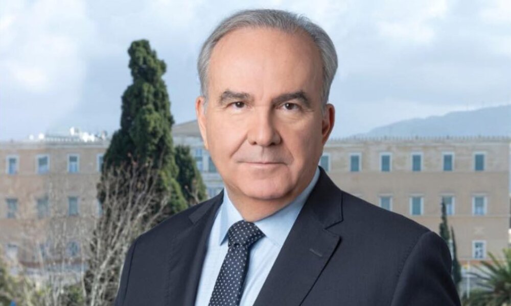 Ο Αγρινιώτης Αναπληρωτής Υπουργός, Νίκος Παπαθανάσης, στο ξεκίνημα της νέας εβδομάδας, είχε στο γραφείο του την πιο... ευχάριστη έκπληξη!