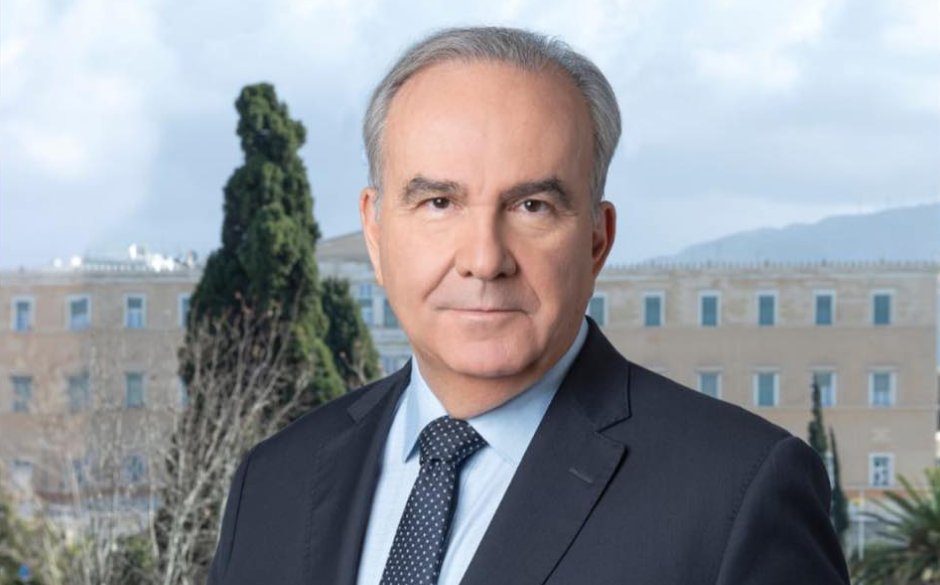 Ο Αγρινιώτης Αναπληρωτής Υπουργός, Νίκος Παπαθανάσης, στο ξεκίνημα της νέας εβδομάδας, είχε στο γραφείο του την πιο... ευχάριστη έκπληξη!