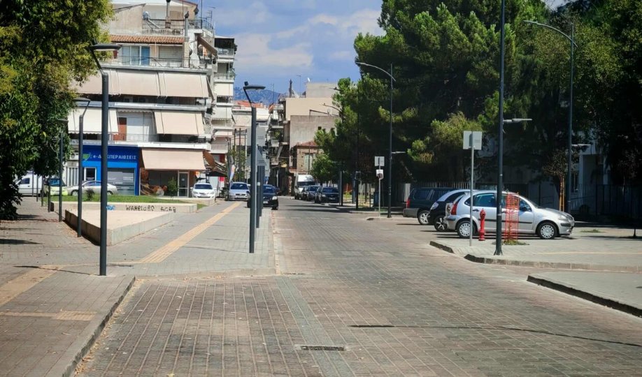 Στο Αγρίνιο την 20η Οκτωβρίου 2025 μια γυναίκα δέχθηκε επίθεση από αδέσποτα σκυλιά στη Μαβίλη, τα οποία της έσκισαν το παντελόνι και γλίτωσε τα χειρότερα γιατί τα απώθησε με ομπρέλα.