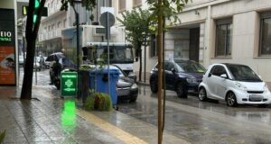 Στο Αγρίνιο κάποιοι δεν έχουν αντιληφθεί πως άλλαξε ο μήνας, γι' αυτό άλλωστε δεν έχουν κοπεί και οι κακές συνήθειες στην Οδό Χαριλάου Τρικούπη!