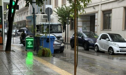 Στο Αγρίνιο κάποιοι δεν έχουν αντιληφθεί πως άλλαξε ο μήνας, γι' αυτό άλλωστε δεν έχουν κοπεί και οι κακές συνήθειες στην Οδό Χαριλάου Τρικούπη!