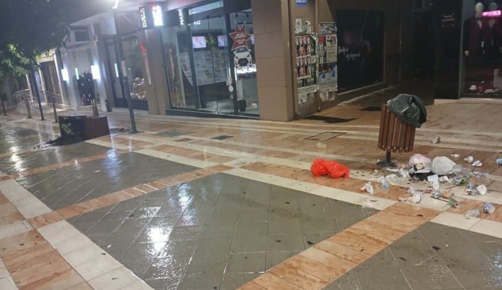 Η ΕΛ.ΑΣ. κάνει γνωστό πως στο Αγρίνιο σχηματίστηκε δικογραφία σε δύο 17χρονους κι έναν 18χρονο για φθορές που προκλήθηκαν στον Πεζόδρομο της Παπαστράτου, πριν από λίγες ημέρες.