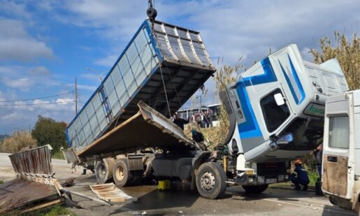 Στη Μεγάλη Χώρα Αγρινίου έκαναν υπομονή από τον περασμένη Φεβρουάριο, όταν νταλίκα ξήλωσε κυριολεκτικά την παλιά Πεζογέφυρα και τις πρώτες ημέρες του Νοεμβρίου θα τοποθετηθεί η νέα που είναι και ενισχυμένη.
