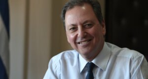 Ο Νίκος Κότσαλος αποκαλύπτει τον ρόλο του «Νίκου» στον Ο.Π.Ε.Κ.Ε.Π.Ε. κατά τη θητεία του Σπήλιου Λιβανού, μιλώντας για παρασκήνιο, αποφάσεις και τη δική του θέση στις εξελίξεις.