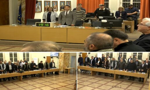 Το Δημοτικό Συμβούλιο Αγρινίου την Τετάρτη, 29 Οκτωβρίου 2025 ξεκίνησε στις 19:00 και πριν τη 10η Τακτική Συνεδρίαση τηρήθηκε εντός λεπτού σιγή στη μνήμη του Λάμπρου Κοτρολού.