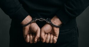 Η ΕΛ.ΑΣ. εξέδωσε ανακοίνωση για μια σειρά από γεγονότα που σημειώθηκαν στο Αγρίνιο με έναν «επαγγελματία» διαρρήκτη που στο τέλος δε γλίτωσε τη σύλληψη.