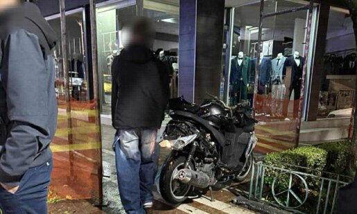 Ένα νέο τροχαίο σημειώθηκε στο Αγρίνιο το βράδυ της 17ης Οκτωβρίου όπου ταξί συγκρούστηκε με μηχανή στην Παπαστράτου, χωρίς τραυματισμό παρά μόνο υλικές ζημιές.
