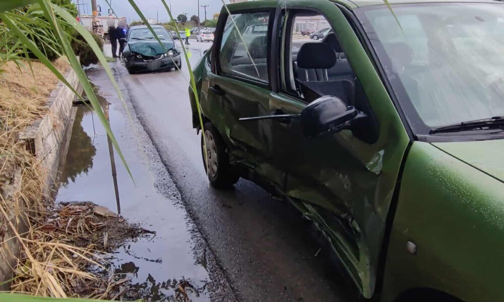Στη Μεγάλη Χώρα Αγρινίου την Παρασκευή (03/10) σημειώθηκε νέο σοβαρό τροχαίο ατύχημα μεταξύ 3 Ι.Χ., ο οδηγός του ενός μεταφέρθηκε στο Νοσοκομείο.