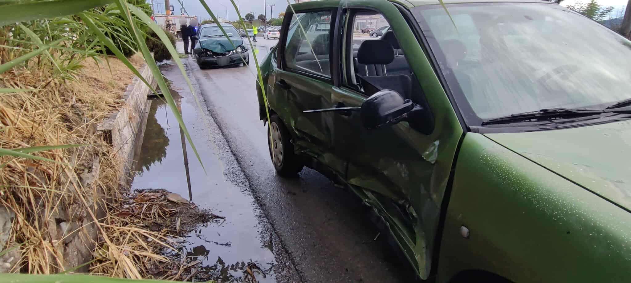 Στη Μεγάλη Χώρα Αγρινίου την Παρασκευή (03/10) σημειώθηκε νέο σοβαρό τροχαίο ατύχημα μεταξύ 3 Ι.Χ., ο οδηγός του ενός μεταφέρθηκε στο Νοσοκομείο.