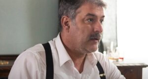 Ο Βασίλης Μπισμπίκης κρίθηκε ένοχος για το τροχαίο ατύχημα στη Φιλοθέη. Το Δικαστήριο του επέβαλε χρηματική ποινή ύψους 7.000 ευρώ, κλείνοντας την πολύκροτη υπόθεση.