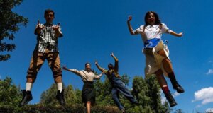 Η Παιδική Σκηνή του ΔΗ.ΠΕ.ΘΕ. Αγρινίου επέλεξε να παρουσιάσει φέτος για τους μικρούς μας φίλους το μυθιστόρημα της Γιοχάνα Σπίρι «Χάιντι, το κορίτσι των βουνών».