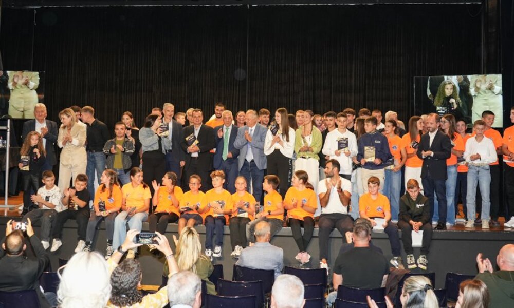 Συγκινητικό βίντεο από την εκδήλωση «Τιμούμε τους Πρωταθλητές μας» στο Αγρίνιο, με τη Χριστίνα Σταρακά να τιμά τους Αθλητές του Νομού για τις επιτυχίες τους.