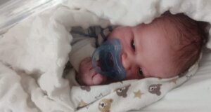 Τα ευχάριστα νέα για τα Λεπιανά Αγράφων ήρθαν μέσα από μια ιδιωτική κλινική του Αγρινίου αφού γεννήθηκε ο νεότερος κάτοικος της περιοχής, η είδηση έγινε γνωστή το μεσημέρι της 26ης Νοεμβρίου 2025.