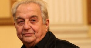 Ο Αλέκος Φλαμπουράρης έφυγε από τη ζωή σε ηλικία 87 ετών και η Νομαρχιακή Επιτροπή ΣΥ.ΡΙΖ.Α. Αιτωλοακαρνανίας εξέδωσε συλλυπητήρια ανακοίνωση.