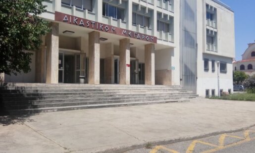 Στο Αγρίνιο αθωώθηκε ένα ζευγάρι (άνδρας και γυναίκα) μετά από καταγγελία μιας ηλικιωμένης γυναίκας σε χωριό της Αλυζίας Ξηρομέρου για κλοπή 375 χιλιάδων ευρώ.