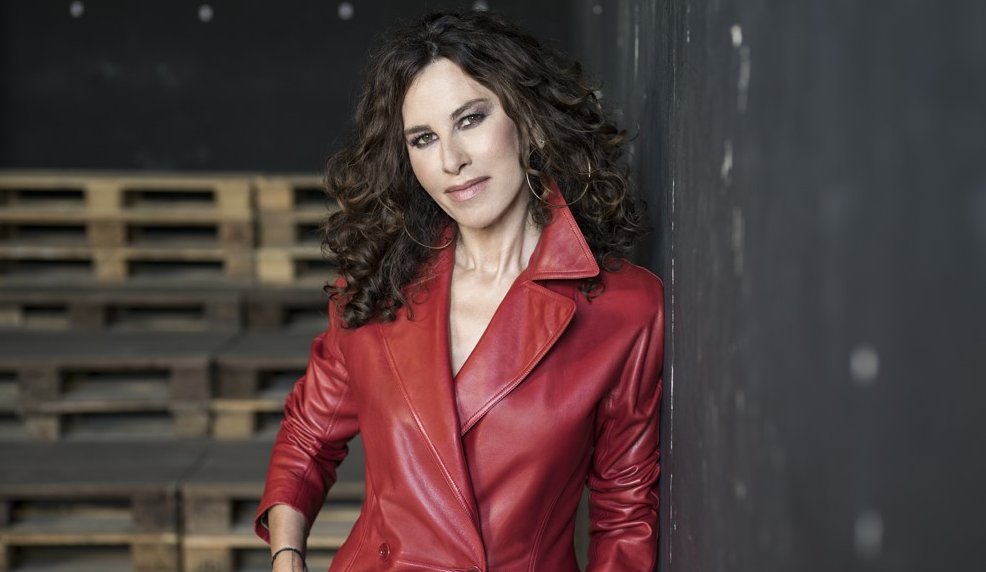 Η σπουδαία ερμηνεύτρια Ελευθερία Αρβανιτάκη την 3η Δεκεμβρίου και ώρα 19:00 θα βρίσκεται στο ΔΗ.ΠΕ.ΘΕ. Αγρινίου για τις «Διαλέξεις με θέα».