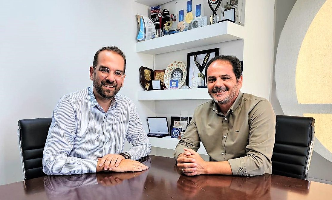 Ο Μάκης Μπελεβώνης παραιτήθηκε από από άμισθος σύμβουλος του Περιφερειάρχη Δυτικής Ελλάδας, Νεκτάριου Φαρμάκη, λόγω αυξημένων επαγγελματικών υποχρεώσεων.