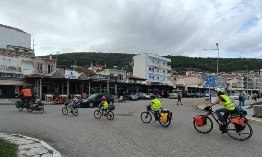 Στην Αμφιλοχία διανυκτέρευση μιας νύχτας μόνο έκαναν μέλη οικογένειας από τη Γαλλία που ήρθαν κι έφυγαν με τα ποδήλατά τους!