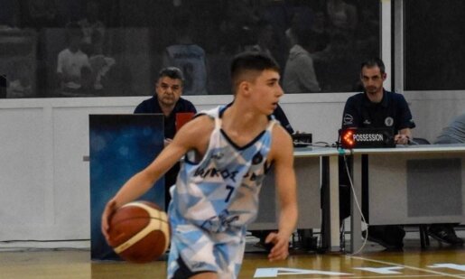 Ο Γιώργος Καρέτσος είναι ο Αγρινιώτης Καλαθοσφαιριστής που κλήθηκε στην Εθνική Παίδων και ο Π.Α.Σ. Ιωνικός 1980 μόνο δικαιωμένος μπορεί να είναι με αυτή την εξέλιξη.