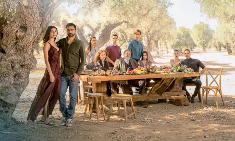 «Η Γη της Ελιάς» επέστρεψε δυναμικά στο Mega Channel με τον 5ο κύκλο - Ο Μιχάλης συλλαμβάνεται μετά το σχέδιο της Μαρουσώς - Περιλήψεις (23-28/11)