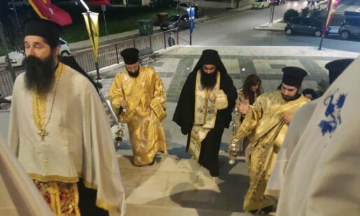 Ο Ιερός Ναός Αγίας Βαρβάρας Αγρινίου την Παρασκευή, 21 Νοεμβρίου 2025 -Παραμονή των Εγκαινίων- υποδέχθηκε παρουσία πλήθος πιστών Ιερά Τίμια Λείψανα.