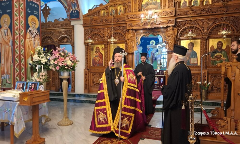 Στη Λεύκα Αγρινίου μετά το πέραν της Θείας Λειτουργίας ο Μητροπολίτης Δαμασκηνός τέλεσε το Ετήσιο Μνημόσυνο για τον Άκη και τη Χαριτίνη Καραχρήστου.