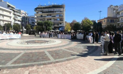 Στο Αγρίνιο το πρωί της 6ης Νοεμβρίου μαθητές, φοιτητές και γονείς συμμετείχαν από κοινού σε κινητοποίηση και πορεία για τα προβλήματα στα Σχολεία και την Εκπαίδευση.