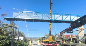 Στη Μεγάλη Χώρα Αγρινίου την 6η Νοεμβρίου από τις 9 το πρωί έως τις 12 το μεσημέρι είχαν τεθεί σε ισχύ κυκλοφοριακές ρυθμίσεις για τις εργασίες τοποθέτησης της νέας Πεζογέφυρας.