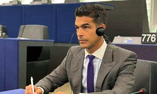 Ο Νίκος Αναδιώτης είναι ο Αιγιώτης Ευρωβουλευτής που βιώνει πάρα πολύ δύσκολες ώρες καθώς πέθανε ο πατέρας του, γνωστός Ιατρός-Ακτινολόγος, σε ηλικία 87 ετών.