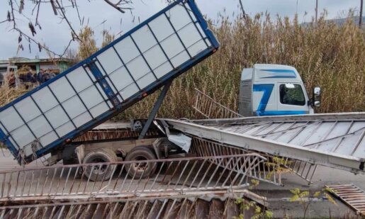 Στη Νεάπολη Αγρινίου την 6η Νοεμβρίου θα τεθούν σε ισχύ κυκλοφοριακές ρυθμίσεις για την τοποθέτηση της νέας Πεζογέφυρας, σύμφωνα με τον Αστυνομικό Διευθυντή Ακαρνανίας, Δημήτρη Γαλαζούλα.