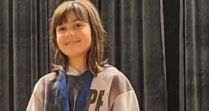 Η Πηνελόπη Στούπα είναι η 11χρονη που κατέκτησε το Χρυσό Μετάλλιο στο 15ο Σχολικό Πρωτάθλημα της Γυμναστικής Εταιρείας Αγρινίου (Γ.Ε.Α.) στις 23 Νοεμβρίου 2025.