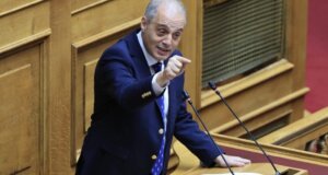 Ο Κυριάκος Βελόπουλος ανέφερε στη Βουλή τις αντιδράσεις που έχουν δημιουργηθεί στο Θέρμο γύρω από το κλείσιμο του Ταχυδρομικού Καταστήματος των ΕΛ.ΤΑ. ενώ έθεσε και τέσσερα ερωτήματα.