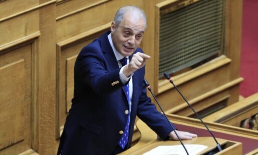 Ο Κυριάκος Βελόπουλος ανέφερε στη Βουλή τις αντιδράσεις που έχουν δημιουργηθεί στο Θέρμο γύρω από το κλείσιμο του Ταχυδρομικού Καταστήματος των ΕΛ.ΤΑ. ενώ έθεσε και τέσσερα ερωτήματα.