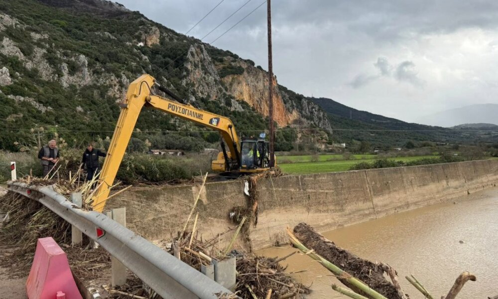 Η κακοκαιρία στη Βόνιτσα σταμάτησε αλλά οι ζημιές τώρα γίνονται αντιληπτές - Σχολεία και Παιδικοί Σταθμοί κλειστά εξαιτίας της διακοπής του νερού.