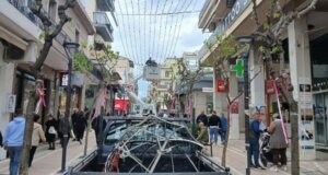 Στο Αγρίνιο πολύ πριν την έλευση του 11ου μήνα είχαν ξεκινήσει οι εργασίες από τα συνεργεία του Δήμου με αφορμή τις ημέρες των Χριστουγέννων, οι οποίες καλά κρατούν και αρχές Νοεμβρίου!