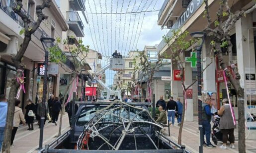 Στο Αγρίνιο πολύ πριν την έλευση του 11ου μήνα είχαν ξεκινήσει οι εργασίες από τα συνεργεία του Δήμου με αφορμή τις ημέρες των Χριστουγέννων, οι οποίες καλά κρατούν και αρχές Νοεμβρίου!