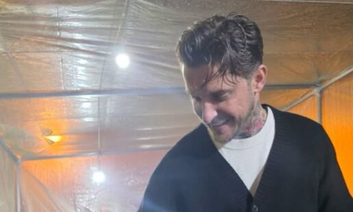 Ο Πενταλοφιώτης Chef Χρήστος Μοίρας που έγινε γνωστός μέσα από το «MasterChef» έκανε μια διαφορετική Παραμονή Χριστουγέννων αφού μαγείρεψε στον Σταθμό Διοδίων Αγγελοκάστρου!