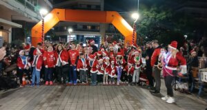 Στις 27 Δεκεμβρίου έλαβε χώρα στην Πλατεία Δημοκρατίας το 7ο Agrinio Night Santa Run, εκεί μικροί και μεγάλοι ντύθηκαν Άγιοι Βασίληδες για τον Ξενώνα Φιλοξενίας Γυναικών.