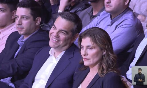 Ο Αλέξης Τσίπρας από νωρίς το απόγευμα της Τρίτης, 16 Δεκεμβρίου 2025 βρίσκεται στη Δυτική Ελλάδα για τη δική του «Ιθάκη», δεκάδες Αιτωλοακαρνάνες στην Πάτρα.