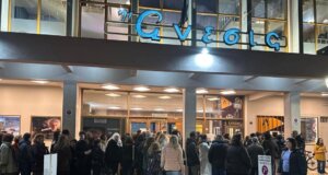 Στο Αγρίνιο κόσμος και κοσμάκης ανήμερα των Χριστουγέννων πήγε στον Δημοτικό Κινηματογράφο «Άνεσις», σχηματίστηκε ατελείωτη ουρά για την ταινία «Καποδίστριας».