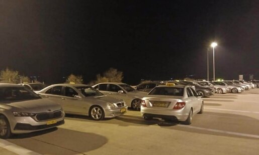 Στο Μπλόκο του Αγγελοκάστρου το βράδυ της 9ης Δεκεμβρίου πραγματοποίησαν πορεία 100 περίπου αυτοκινητιστές από Αγρίνιο και Αμφιλοχία θέλοντας να σταθούν στο πλευρό των Αγροτών.