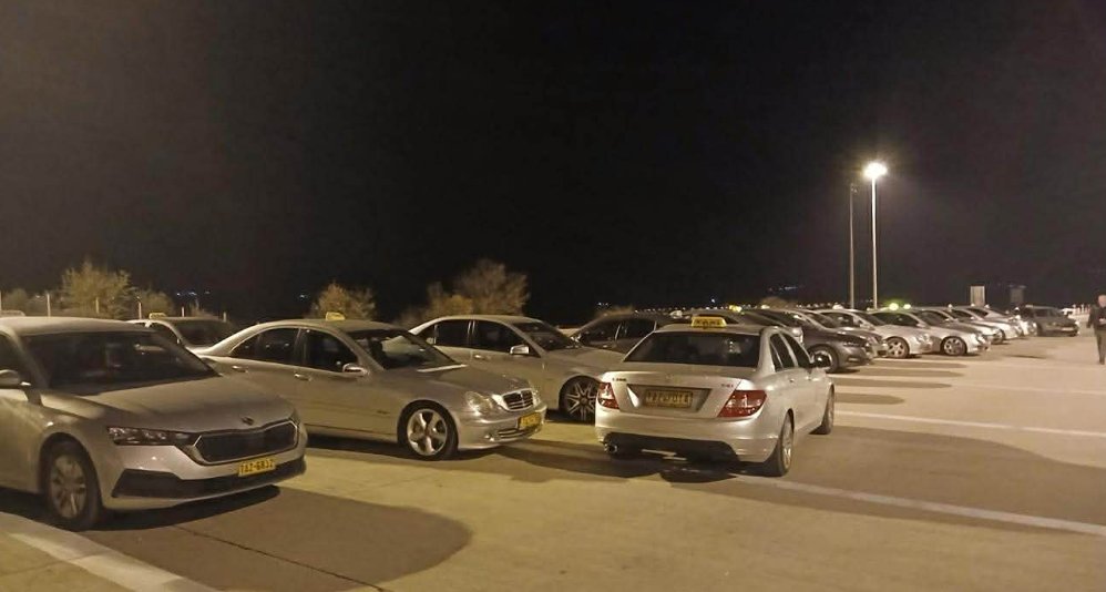 Στο Μπλόκο του Αγγελοκάστρου το βράδυ της 9ης Δεκεμβρίου πραγματοποίησαν πορεία 100 περίπου αυτοκινητιστές από Αγρίνιο και Αμφιλοχία θέλοντας να σταθούν στο πλευρό των Αγροτών.