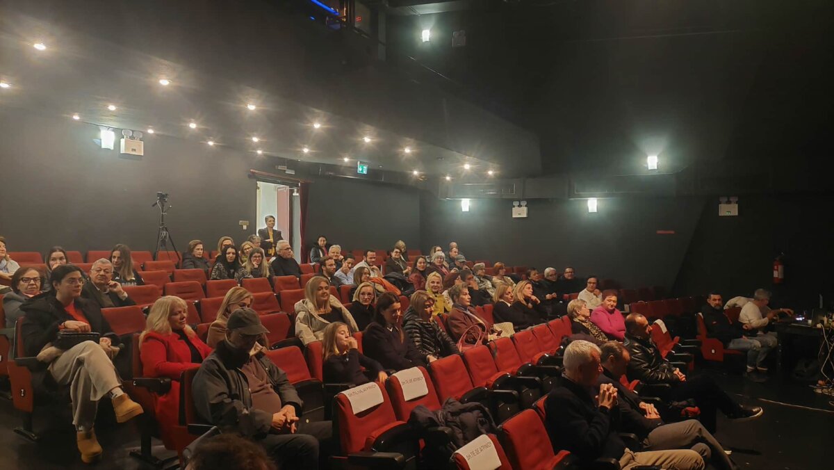 Προβληματισμένος ο Πρόεδρος του ΔΗ.ΠΕ.ΘΕ. Αγρινίου, Ανδρέας Σκαρτσάρης, μία ημέρα μετά τη 2η «Διάλεξη με θέα» και την απώλεια κοινού κατά τη διάρκεια συζήτησης με την Ελευθερία Αρβανιτάκη.