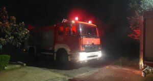 Στις Εργατικές Κατοικίες Αγίας Βαρβάρας Αγρινίου λίγο πριν τις 18:30 υπήρξε κινητοποίηση της Πυροσβεστικής Υπηρεσίας για φωτιά σε καμινάδα σε τζάκι πολυκατοικίας 1ου ορόφου.