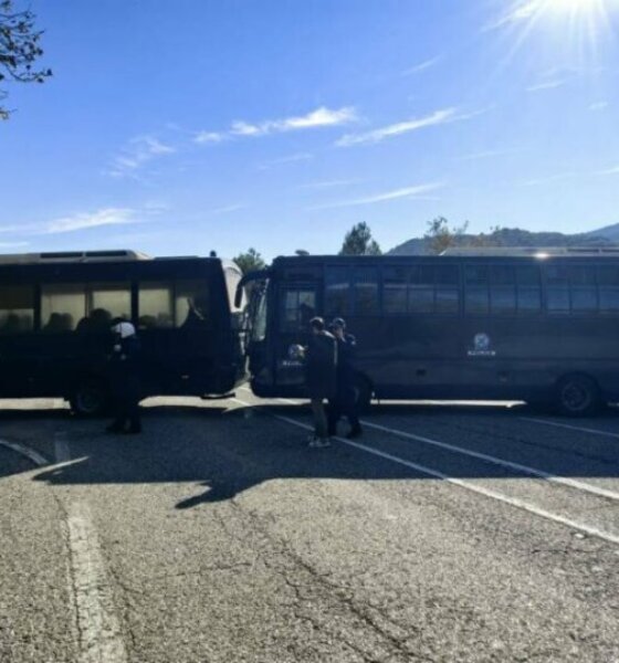 Στη Γαυρολίμνη Ναυπακτίας την Τετάρτη (10/12) στήθηκαν μπλόκα της ΕΛ.ΑΣ. σε Αγρότες και Κτηνοτρόφους του Νομού πριν εκείνοι φτάσουν στη Γέφυρα Ρίου - Αντιρρίου.