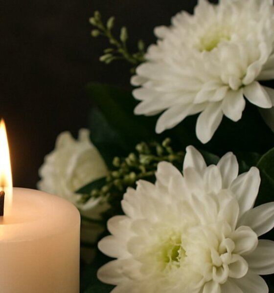 Ο Αθανάσιος Βουτσινάς του Παναγιώτη έφυγε από τη ζωή σε ηλικία 67 ετών και το μεσημέρι στον Ιερό Ναό Αγίου Νικολάου Μάστρου συγγενείς και φίλοι είπαν το τελευταίο «αντίο».