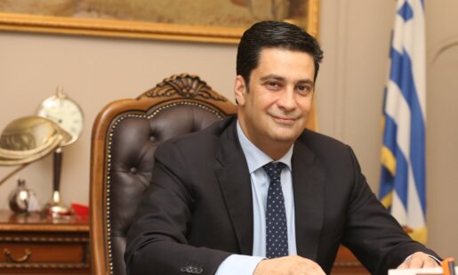 Μέχρι και ο Δήμαρχος Αγρινίου Γιώργος Παπαναστασίου νωρίς το μεσημέρι της 29ης Δεκεμβρίου ζήτησε απ' όλους με ιστορία στο Facebook να ψηφίσουν τον Θοδωρή Κουτσουπιά!