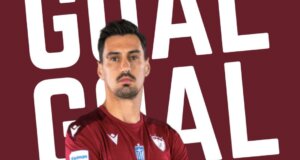 Για τη 13η Αγωνιστική της SL1 ο Γιάννης Πασάς πέτυχε γκολ από τα έντεκα βήματα, αυτή τη φορά το τέρμα του χάρισε έναν υπερπολύτιμο βαθμό στην Α.Ε.Λ. Novibet κόντρα στον Παναθηναϊκό.